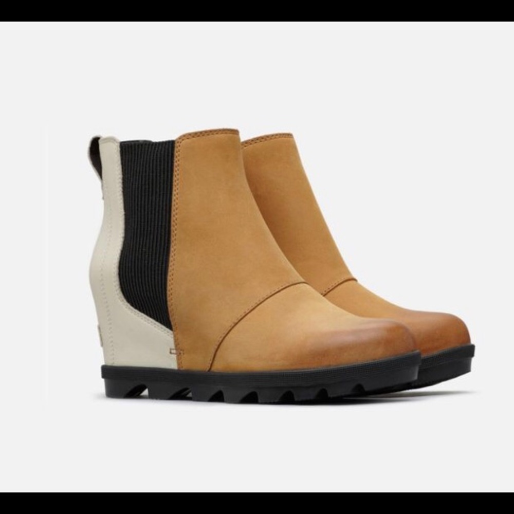 SOREL CHELSEA WEDGE BOOTS